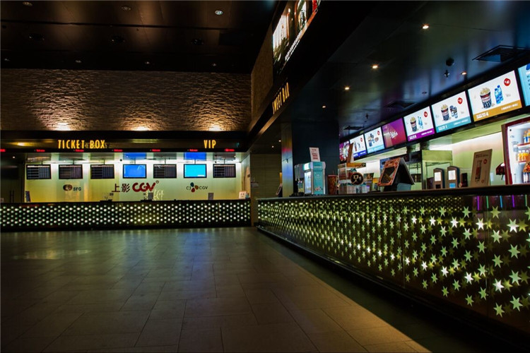 【最新案例】演繹完美相遇！優(yōu)色高清液晶廣告機亮相連鎖影院！