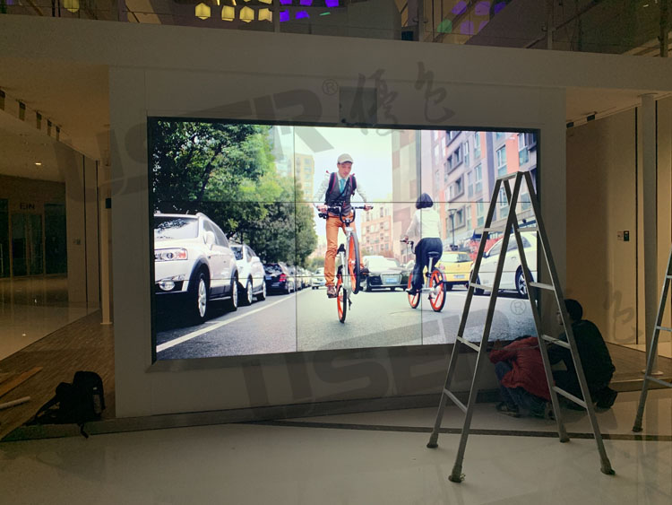 如何解決液晶拼接屏兩邊出現(xiàn)黑色調(diào)不好的辦法？