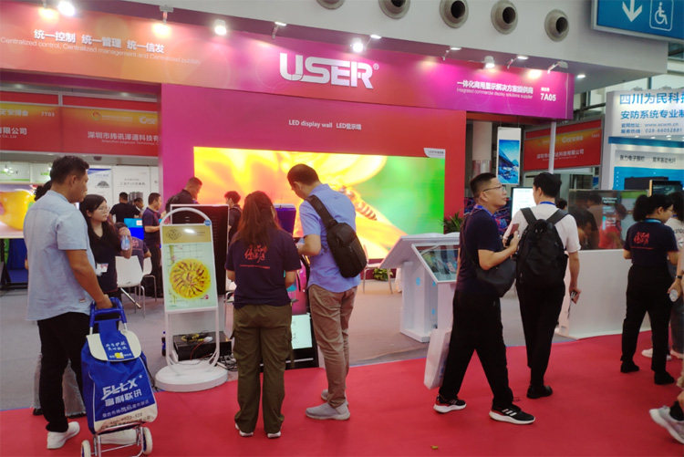 拼接屏延遲低，屏幕流暢性對比！