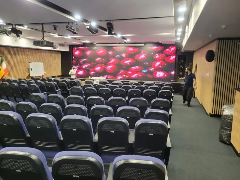 中東室內(nèi)P1.25 COB LED屏 9x2.7m.jpg